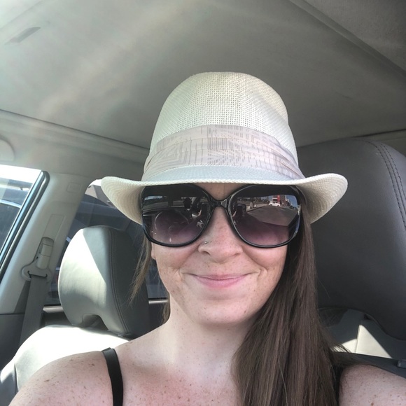 Meet your Posher, Andrea - Picture 1 of 1